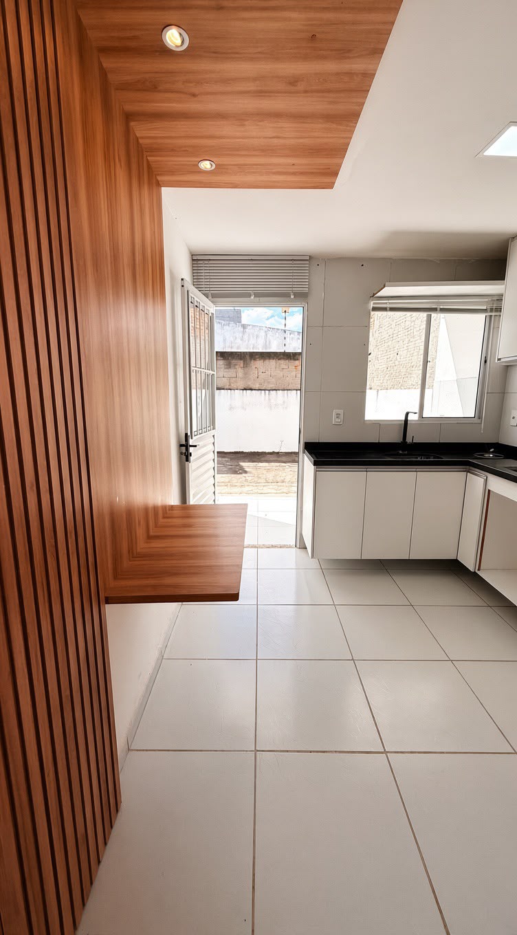 Casa Moderna com Quintal e Excelente Padrão - 3